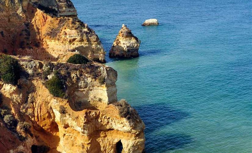 THE ALGARVE PROPERTY MARKET REPORT 2015 by ILM